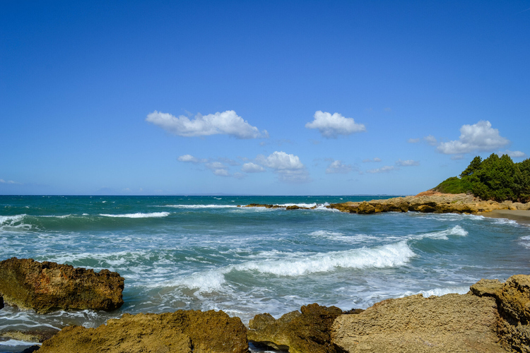 Korakochori Beach (on the rocks)